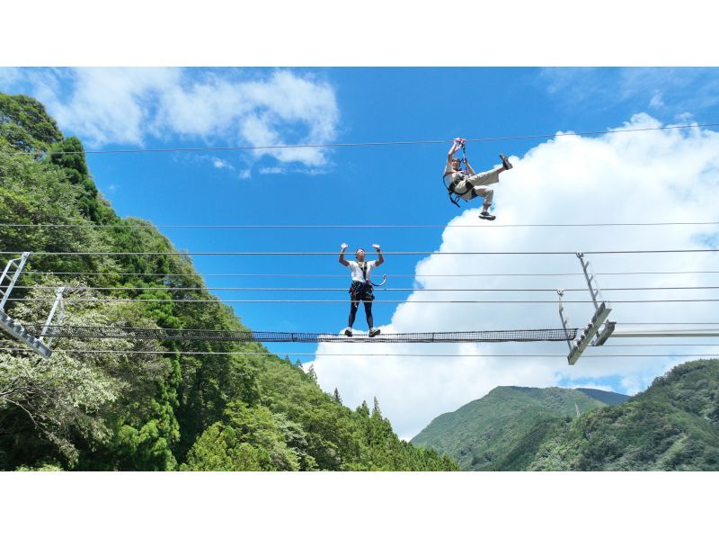 [Kochi, Niyodogawa Town] A town famous for its Niyodo Blue waters \Japan's first! Screaming suspension bridge and zip line/Recommended for women, friends, and couples!!の紹介画像