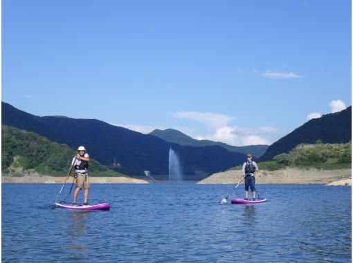 【東北・山形県】西川町・月山湖レイクSUP（サップ）体験☆日本一の大噴水を水面から眺めよう！装備レンタル込み、写真データ無料！の画像