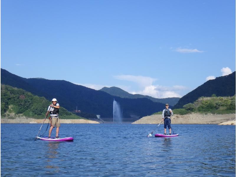 【東北・山形県】西川町・月山湖レイクSUP（サップ）体験☆日本一の大噴水を水面から眺めよう！装備レンタル込み、写真データ無料！の紹介画像
