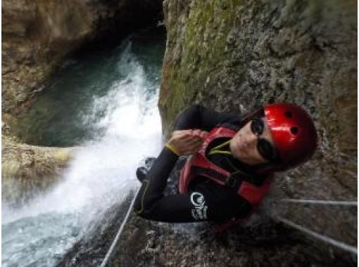 [Gunma/Minakami] Canyoning advanced FOX course half-day plan ♪ Canyoning down a 20m waterfall Challenger wanted ❣ [Drink service included]の画像