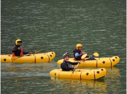 【群馬・水上】PackRafting半日コース 小学生から参加できるパックラフトで水上の湖を探検しよう♪の画像
