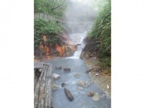 【北海道・地獄谷 登別温泉で山歩き】とっておき!天然足湯ガイドの画像