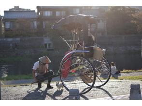 [Ishikawa/Kanazawa] Tour Kanazawa's famous spots on a rickshaw with a tourist guide ♪ "Higashi Chaya District Popular Tour Course (35 minutes)"