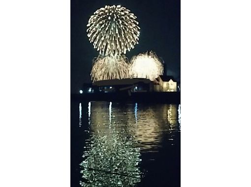 【大阪・りんくう】りんくう花火大会を船から観覧(ボート貸し切り運転手付）ウェイクボード体験やチューブも可能の画像