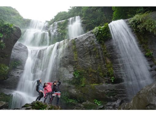 [Okinawa ・ Iriomote Island] Yutun Sandan Waterfall which flows majestically 【Jungle trekking day 1】の画像
