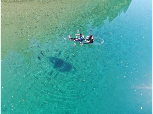 [Kochi・Niyodo River] Experience crystal kayaking (clear kayaking) in the middle of the Niyodo Blue and take drone photos! Data gift!の画像