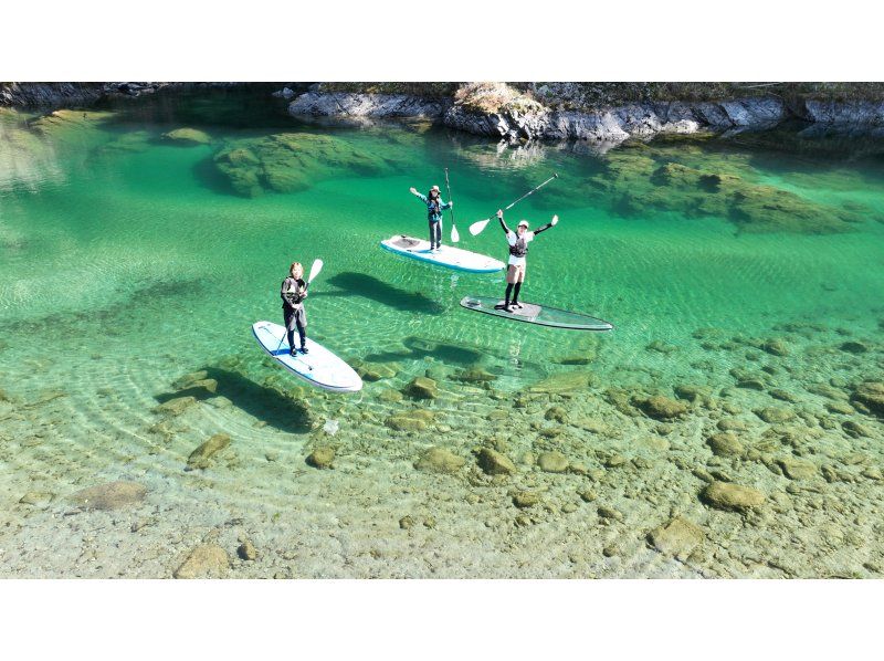 [Kochi, Niyodo River, SUP] The best plan that has it all!! "Transparent SUP included" ★ Standard set of GoPro or smartphone + drone photographyの紹介画像