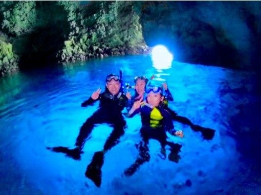 Enjoy a safe and secure private tour! [Okinawa Onna Village Blue Cave Snorkeling] Ages 5 to 65 are welcome! Exciting! Ocean, fish, and cave exploration! Same-day reservations available!の画像