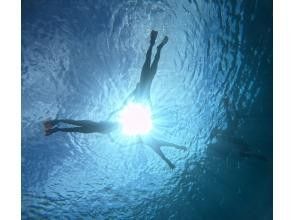 「夏季特惠！！」當天可預約【沖繩恩納村青之洞窟浮潛】一起體驗沖繩的大海//