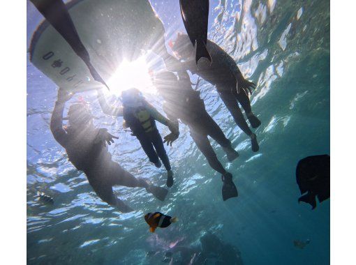 A private tour for one group, so children can feel safe and secure♪ [Okinawa Onna Village Blue Cave Snorkeling] Ages 5 to 65 can participate☆ \ Exciting!! Sea, fish, and cave exploration / Same-day reservations possible!の画像