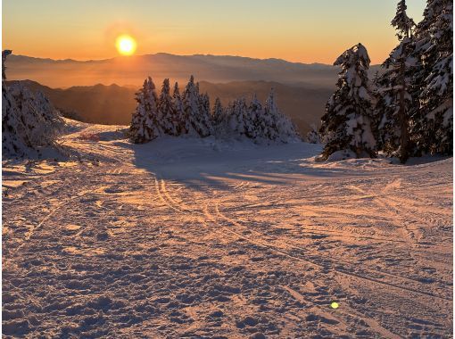 山形かみのやま蔵王ライザワールド　サンセット“夕焼け色の樹氷”鑑賞の画像