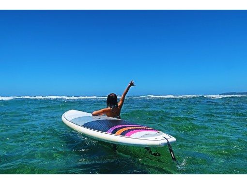 【沖縄・南部】"1組のみ"完全貸し切り☆プライベートサーフィンフィン体験ツアー！器材レンタル無料、写真・動画プレゼント！の画像