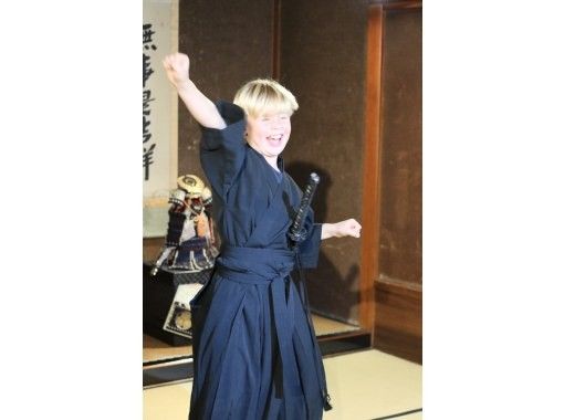 [Tokyo・Asakusa][Private] Samurai experience for 2-8 people! Learn authentic techniques from active movie actors! Beautiful swordplay, Japanese spirit and technique all here!の画像