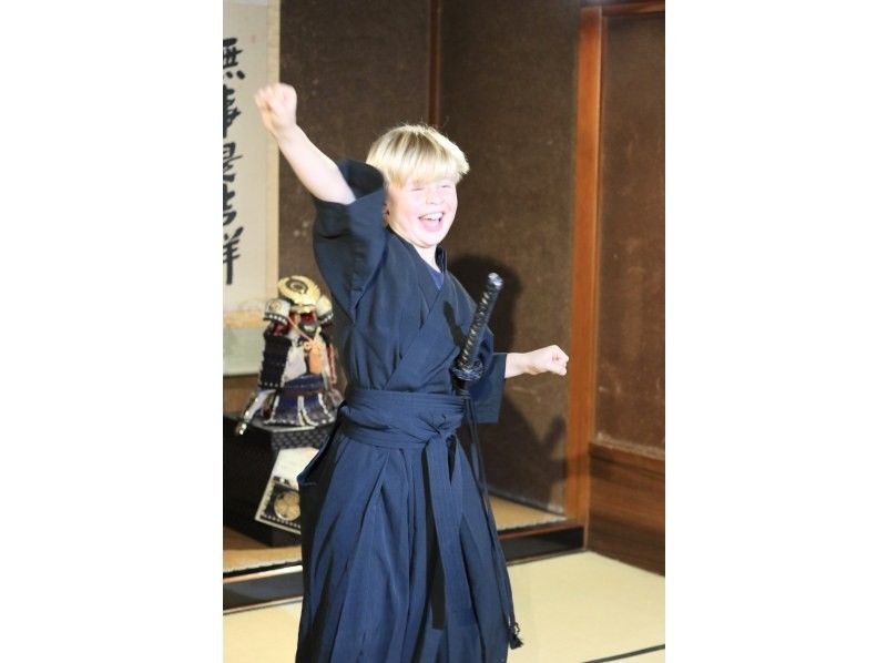 [Tokyo・Asakusa][Private] Samurai experience for 2-8 people! Learn authentic techniques from active movie actors! Beautiful swordplay, Japanese spirit and technique all here!の紹介画像