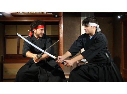 SALE! [Tokyo, Asakusa] 2-4 people! Private reservation! Samurai experience! Learn real techniques from active movie actors! Beautiful sword handling, Japanese spirit and technique are all here!の画像