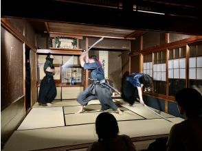【아사쿠사】배우들에 의한 대흥분의 사무라이 쇼와 사무라이 체험의 세트! 일본에서만 할 수 있는 드문 체험!