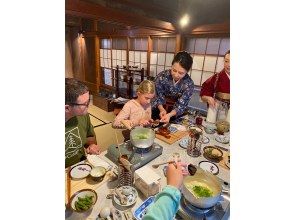슈퍼 여름 세일 2024 【도쿄 · 아사쿠사] 일본의 엄마들과 즐거운 일본 요리 체험! 엄마의 지혜가 가득! 다채로운 야채 중심의 스시 체험!
