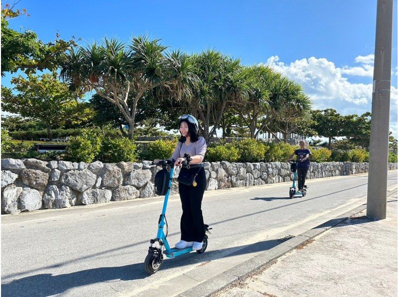 沖縄県・今帰仁村】16歳以上は免許不要♪電動キックボードで古宇利島・備瀬のフクギ並木を散策しよう！！〈３時間コース〉 | アクティビティジャパン