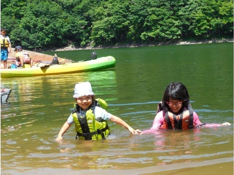 【群馬/水上】3歳から乗れる!のんびり湖上のお散歩カヌーツアー(半日)ツアー中の写真無料!