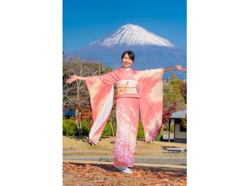 [Shizuoka/Fujinomiya] Authentic pure silk long-sleeved kimono rental ~ Stroll around Fujisan Hongu Sengen Taisha, the main shrine of Sengen Shrine while looking at Mt. Fuji! Men's kimono rental availableの紹介画像