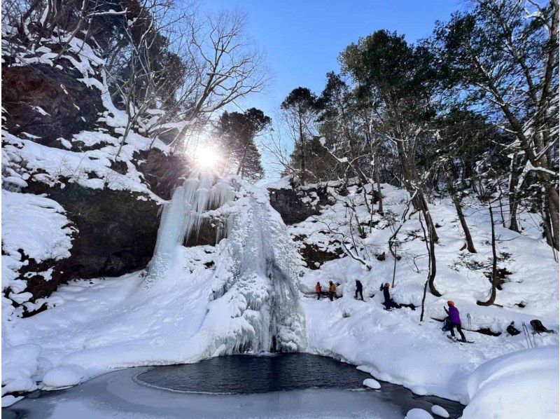 [Tochigi/Nikko] Icefall snowshoe hike, phantom waterfall "Kurotaki course" with hot soupの紹介画像