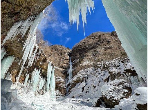 [Tochigi/Nikko] Spectacular early morning view Icefall snow trekking Ice Temple “Unryu Valley Course”の画像