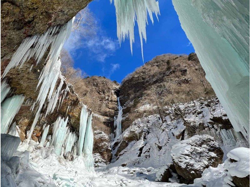 [Tochigi/Nikko] Spectacular early morning view Icefall snow trekking Ice Temple “Unryu Valley Course”の紹介画像