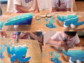 [Ishigaki Island/Resin Art Experience] Cute sea turtles in ocean art♡ Create your own original ocean with an Okinawan-style sea turtle board! Groups are also welcome!