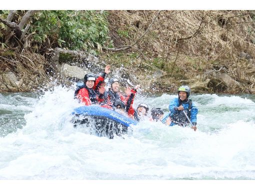[Nisekola Rafting] Spring only ♪ Enjoy thrilling whitewater rafting! 《Group discount for 6 or more people》の画像