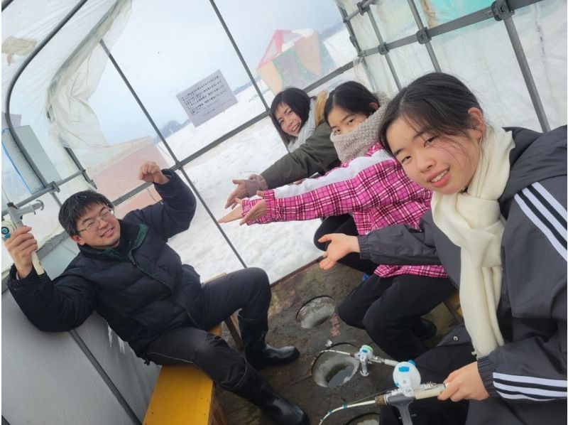 [Hokkaido, Sapporo] Same-day reservations accepted! Ice fishing experience with transportation! Tempura included! Separate flush toilets for men and women and a warm rest hut! Safe for women and children!の紹介画像