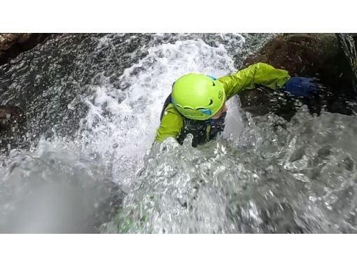 [Okinawa/Yanbaru] Adult play! Shower climbing & canyoning | Half day tour | Photos and videos includedの画像
