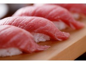 Tuna, salmon, and Japanese beef nigiri sushi chef experience planの画像