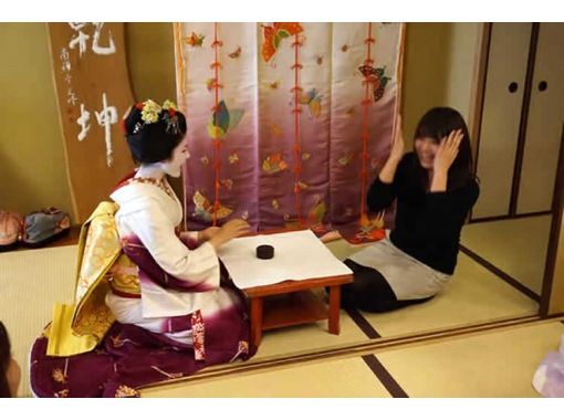 【京都・祇園】グループ貸切！舞妓さんの京舞とお座敷遊び体験など60分の画像