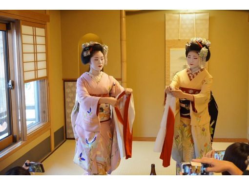 [京都/只園]團體包車！在餐廳與舞妓一起參加晚間宴會課程の画像
