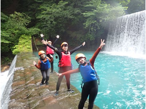 【栃木・那須】夏は川にどぼーーーーん! シャワークライミング　ジップラインコースの画像