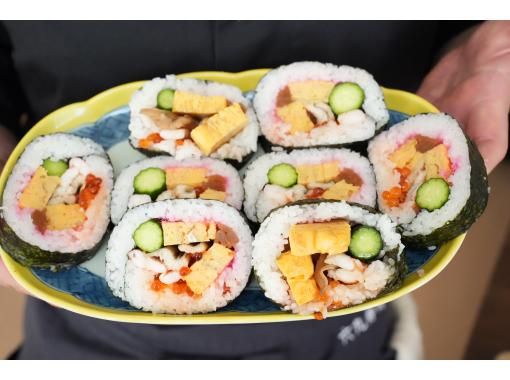 [Ikebukuro, Tokyo] Enjoy the taste of Japan! Sushi roll & rolled sushi experience! Includes matcha experienceの画像