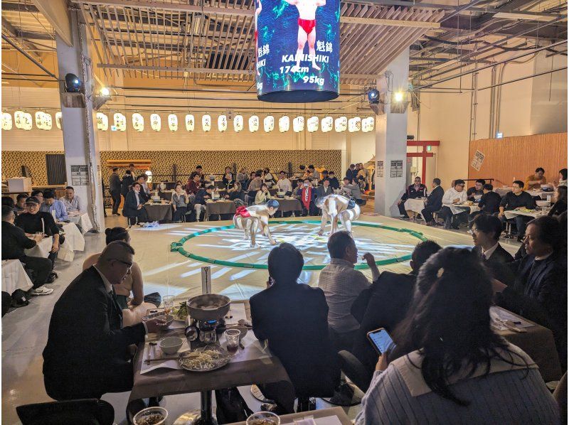[大阪/泉佐野市]距離車站3分鐘♪觀賞前相撲力士的激烈相撲表演！一張與相撲選手在擂台上體驗相撲的彩券和一杯飲料の紹介画像