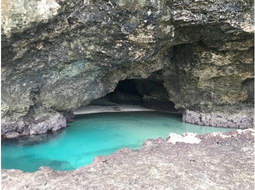 【沖縄・石垣】ワクワクの洞窟探検！ 青の洞窟＆シュノーケリングコースの画像