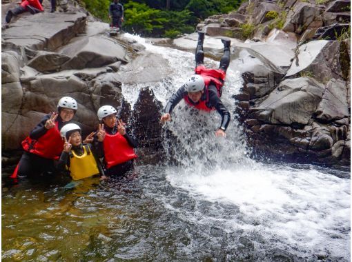 [Gunma/Minakami/Half-day canyoning 3 hours] "Super Summer Sale 2024" <Family Discount> ★ Free tour photos! Share your adventure memories with your familyの画像