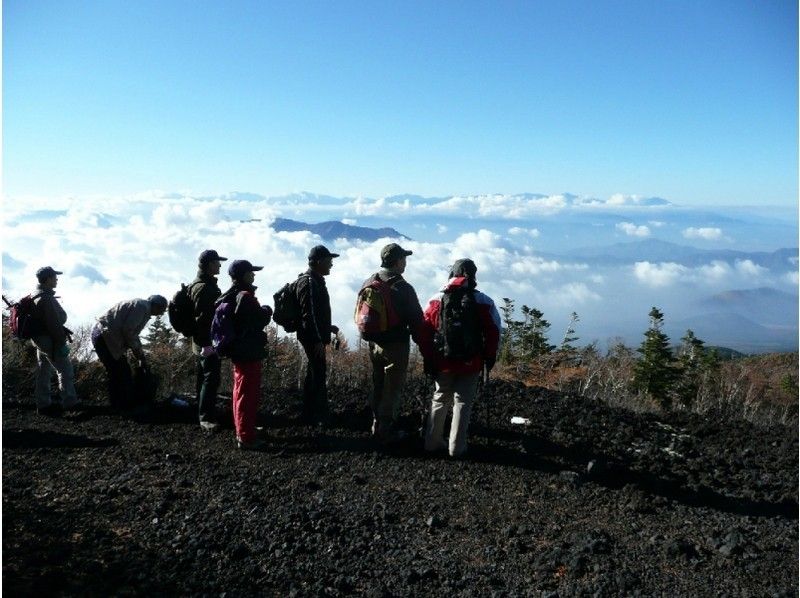【山梨 ・河口湖】富士登山～お中道・奥庭・御庭・滑沢「Eコース」８才から参加できます！