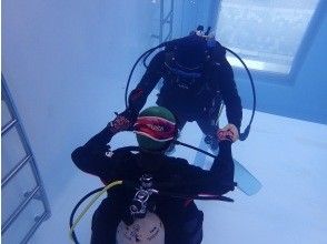 [Osaka/Osaka City] Experience diving in a heated pool! No license required! Small group of one group per day × Female staff available ★ Single person participation plan