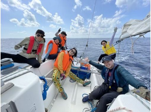 [沖繩·宜野灣] 搭乘沖繩帆船，體驗別樣的高級遊艇體驗！僅靠風力行駛！就在那霸附近。の画像