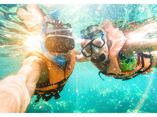 [Enjoy the sea of ​​Amami | Boat snorkeling / 1-day tour] Children from 4 years old can participate (boarding is from 3 years old) | Lunch & drinks & free photo includedの画像