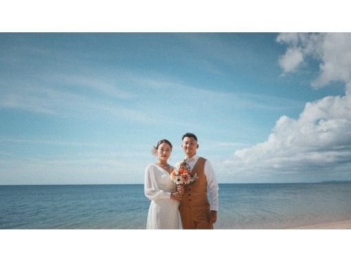 "SALE!" [Okinawa, Onna Village] Beach wedding photo ✳︎ 2-3 hour plan! All dresses and costume rentals included + 1 hour of shooting and all data gift!の画像