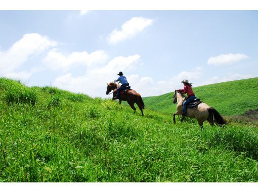 949 [Aso] Horseback riding experience (Horse trekking: Wild West course)の画像