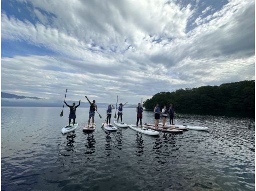[Hokkaido, Lake Kussharo] Group discount | Panoramic SUP cruising with a spectacular view in a group! | Beginners welcome | Tour photos includedの画像