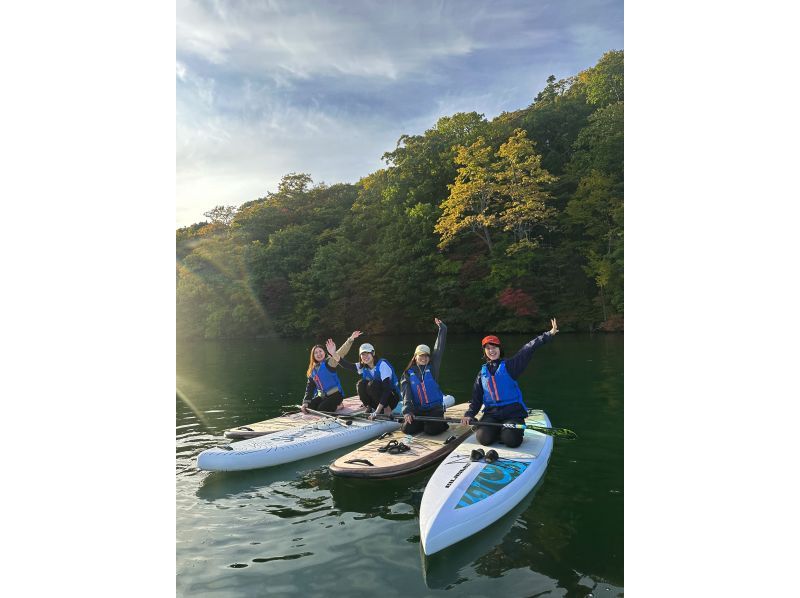 [Hokkaido, Lake Kussharo] Group discount | Group SUP & hot spring egg experience tour! Boiled egg SUP tour in the spring water from Lake Kussharo! | Tour photos includedの紹介画像