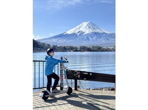 [山梨/河口湖/富士吉田] 騎電動滑板吧！與導遊一起欣賞天空鳥居和新倉山淺間公園的壯麗景色的計劃！の画像