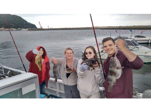 6/1~9/30 Boat fishing experience off the coast of Shakotan, Hokkaido - Fishing guide included, so beginners can feel at ease!の画像