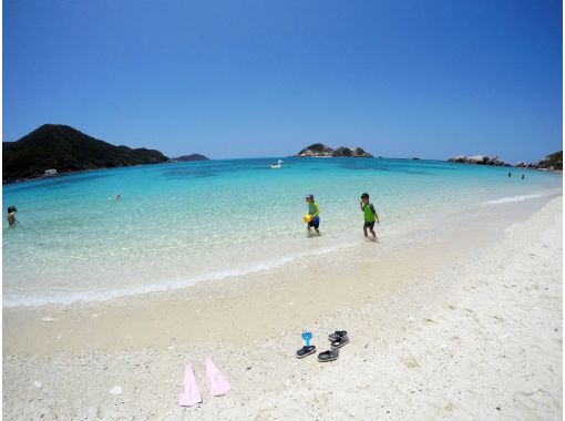 【那覇発／慶良間日帰り】チャータークルーザーで行く！慶良間諸島『渡嘉敷島』阿波連ビーチ海水浴ツアーの画像